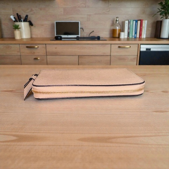 Coach Short Zip Around Wallet Carnation Pink Leather EUC - Picture 7 of 10